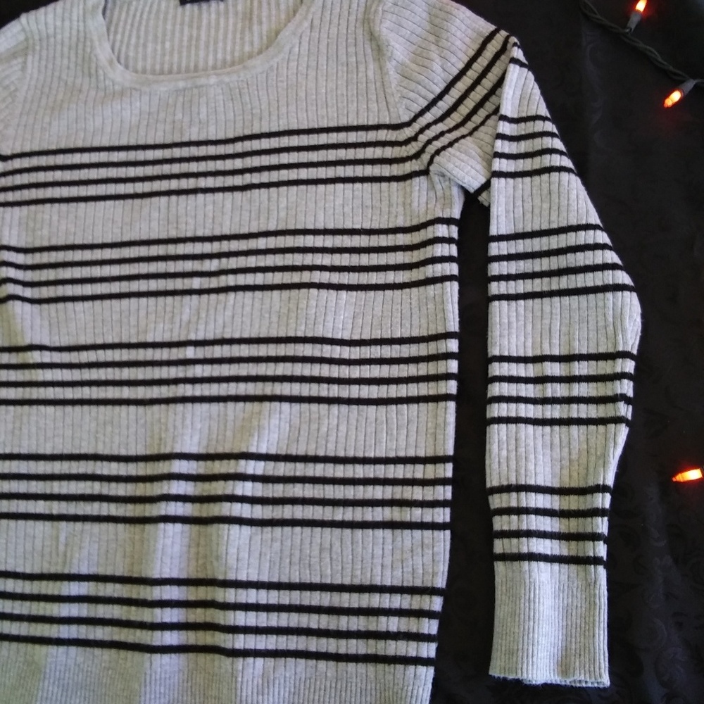 George Sweater - Picture 3 of 3